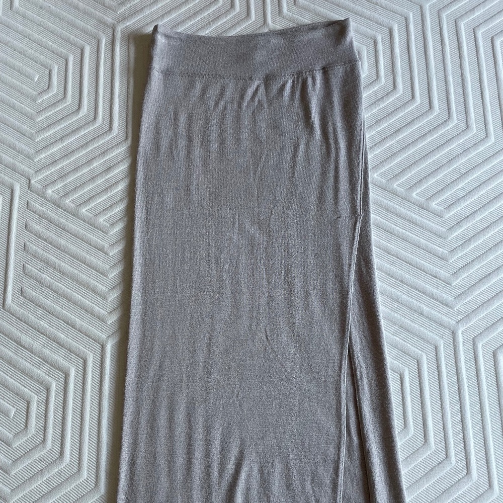 Aritzia Wilfred Grey Shields Skirt, Midi skirt with slit, Size small